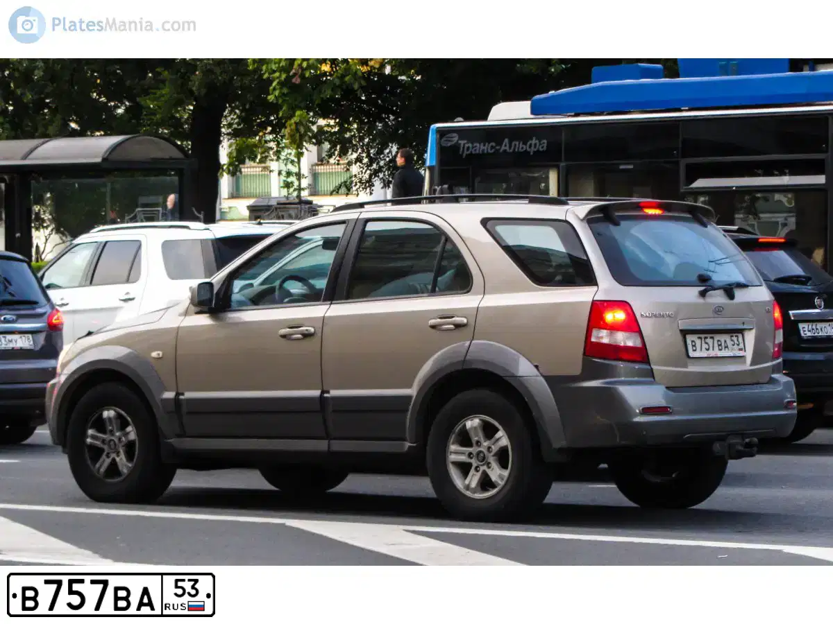 Фото автомобиля KIA SORENTO, 2005 — госномер Е564РН53. Цвет: БЕЖЕВЫЙ