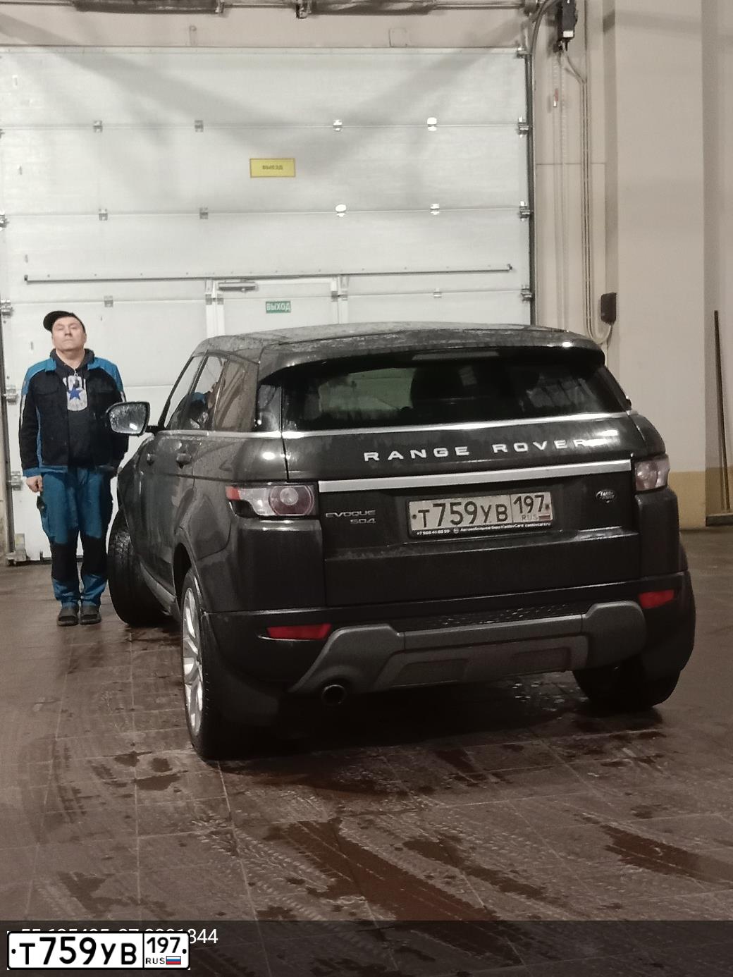 Фото автомобиля LANDROVER RANGE ROVER EVOQUE, 2012 — госномер К892ОС797. Цвет: Коричневый