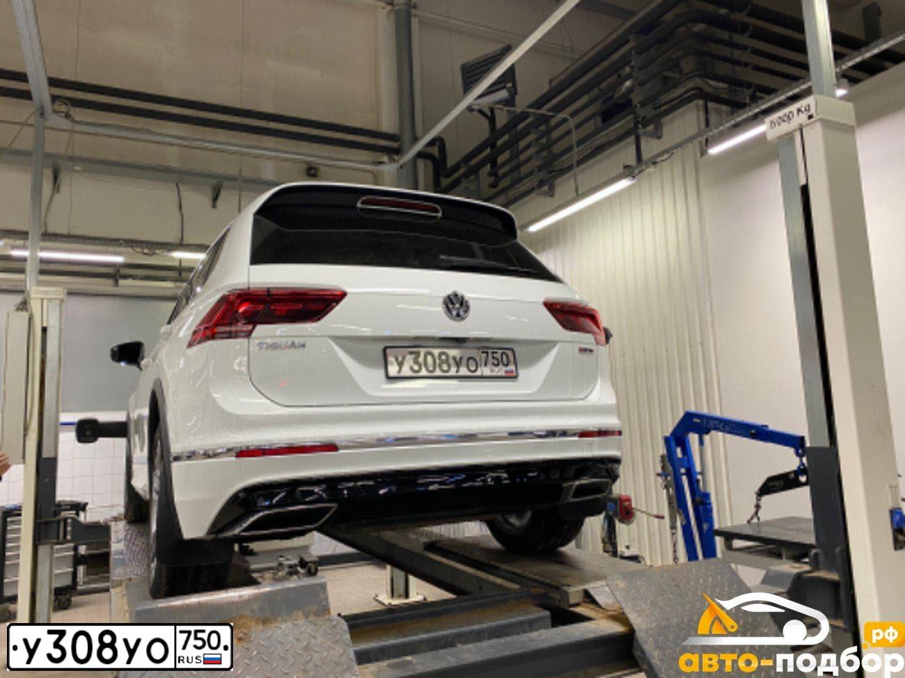 Фото автомобиля VOLKSWAGEN TIGUAN, 2019 — госномер О018ТА33. Цвет: Белый