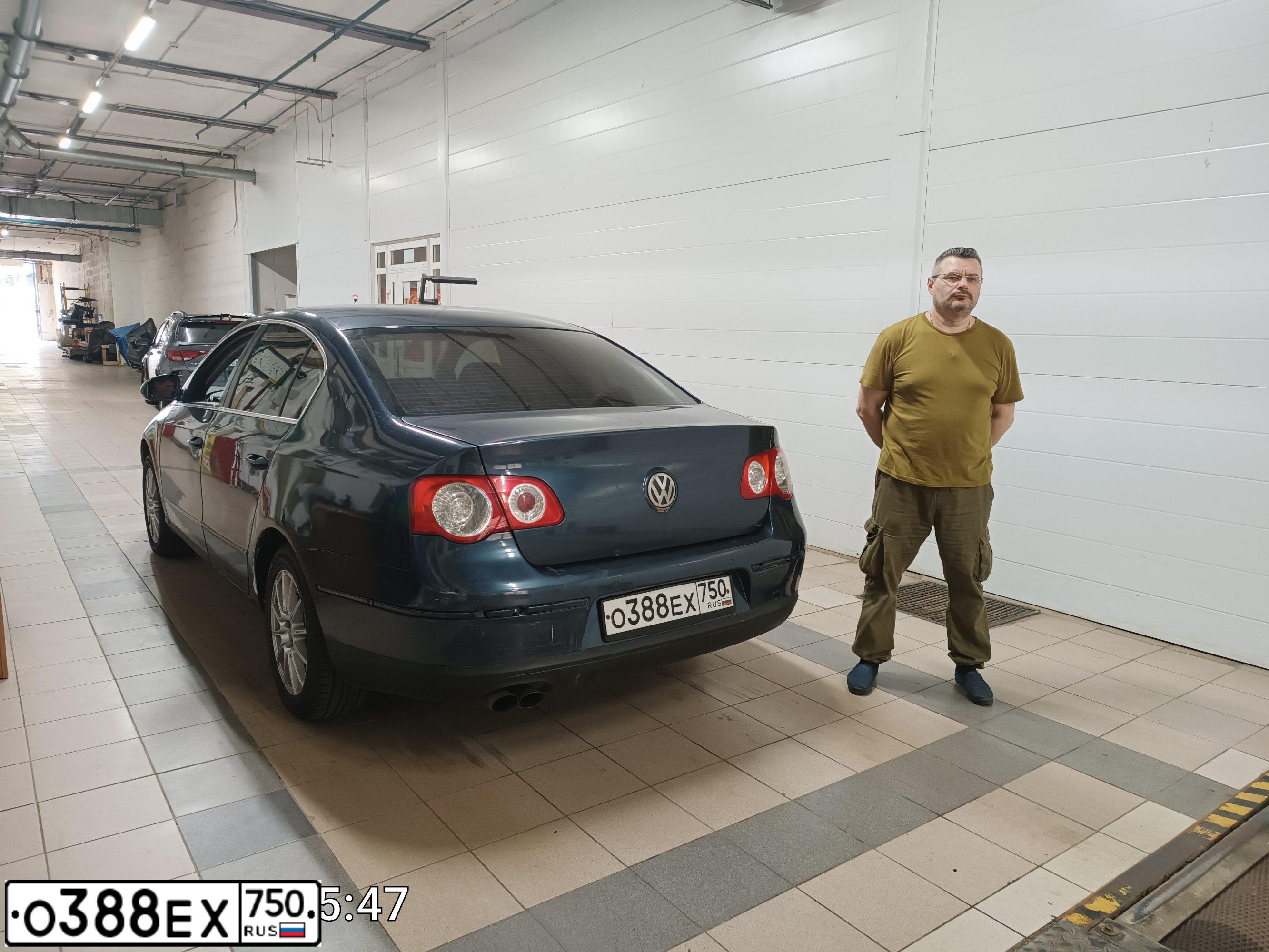 Фото автомобиля VOLKSWAGEN PASSAT, 2007 — госномер М272УВ77. Цвет: СЕРО СИНИЙ