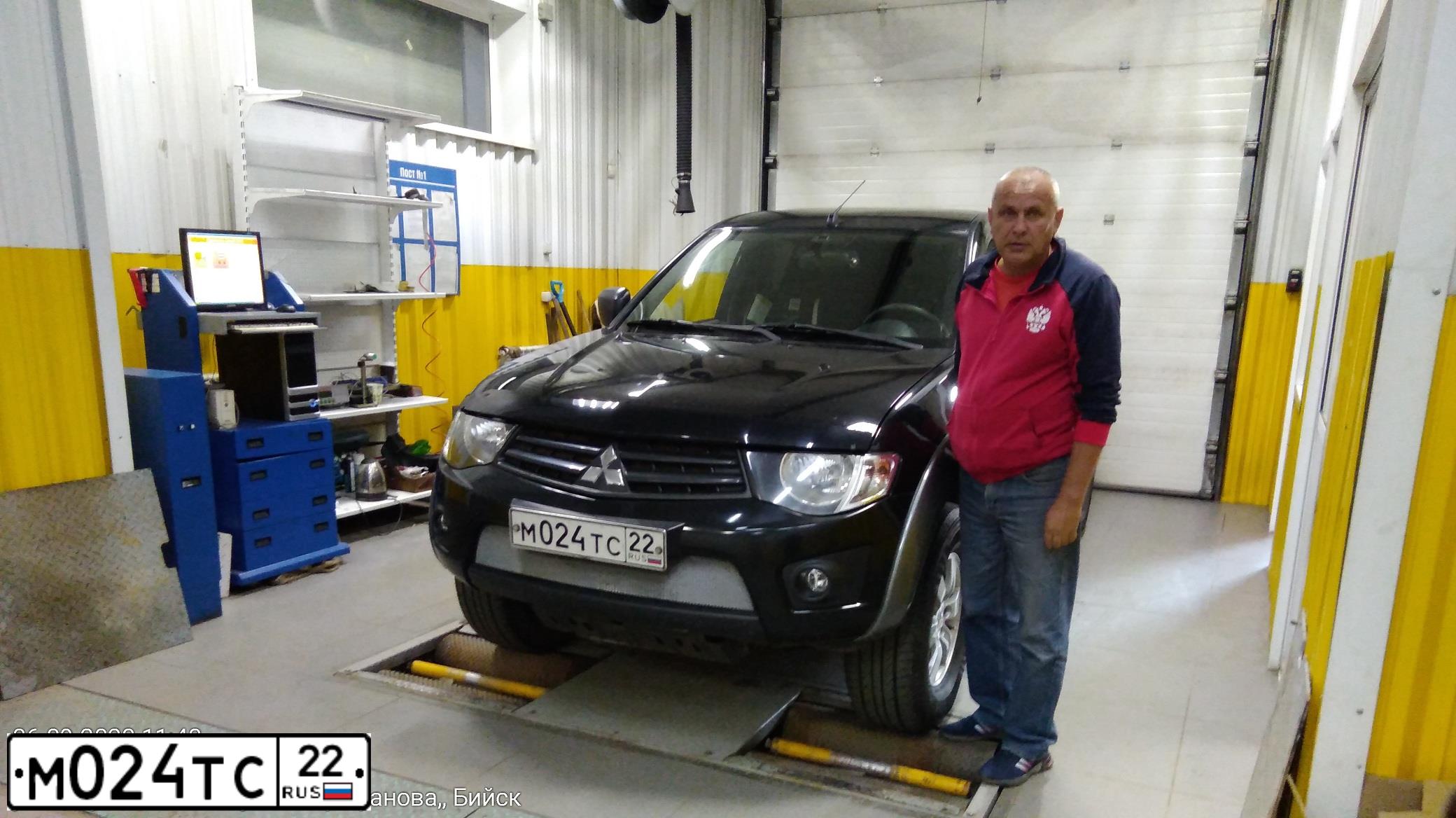 Фото автомобиля MITSUBISHI L200, 2011 — госномер Е473НЕ193. Цвет: ЧЕРНЫЙ