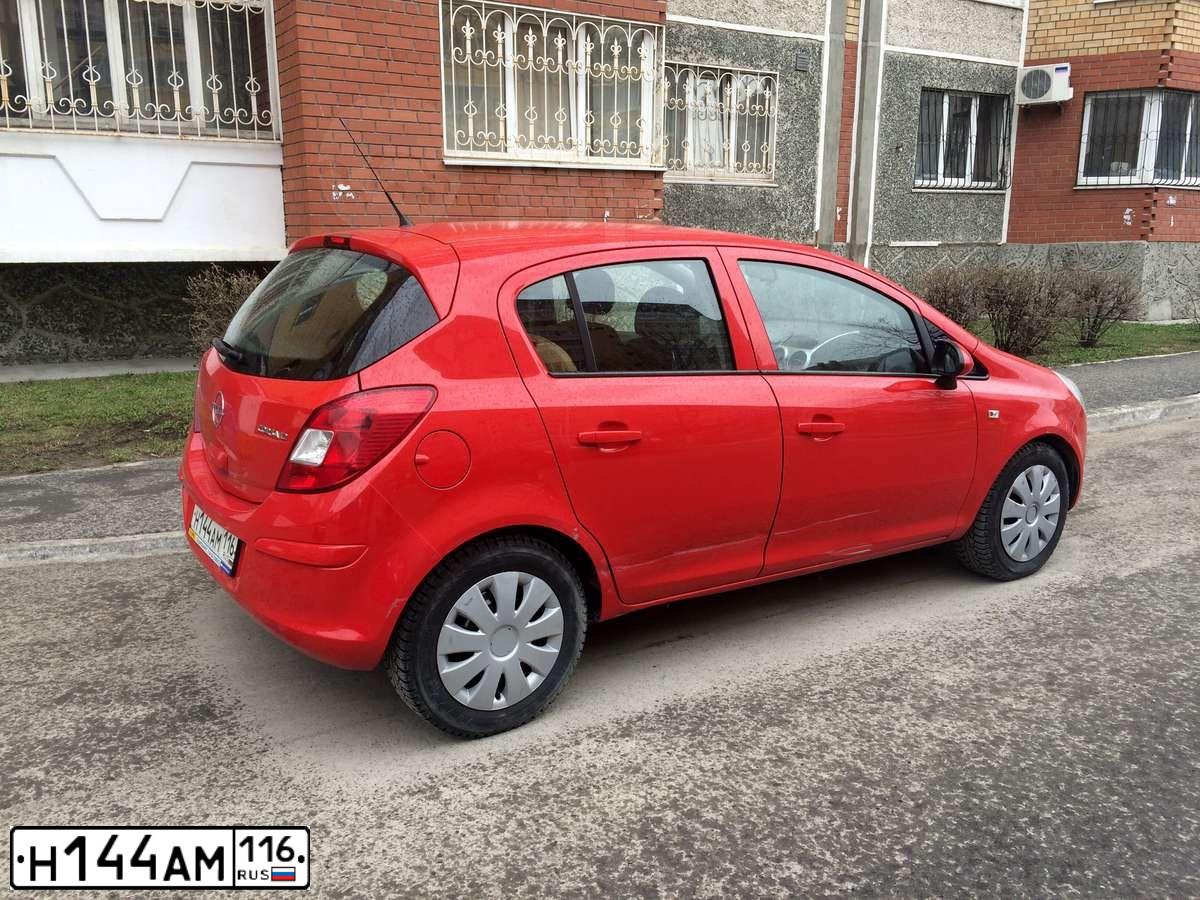 Фото автомобиля OPEL CORSA, 2008 — госномер Е269КА89. Цвет: Красный