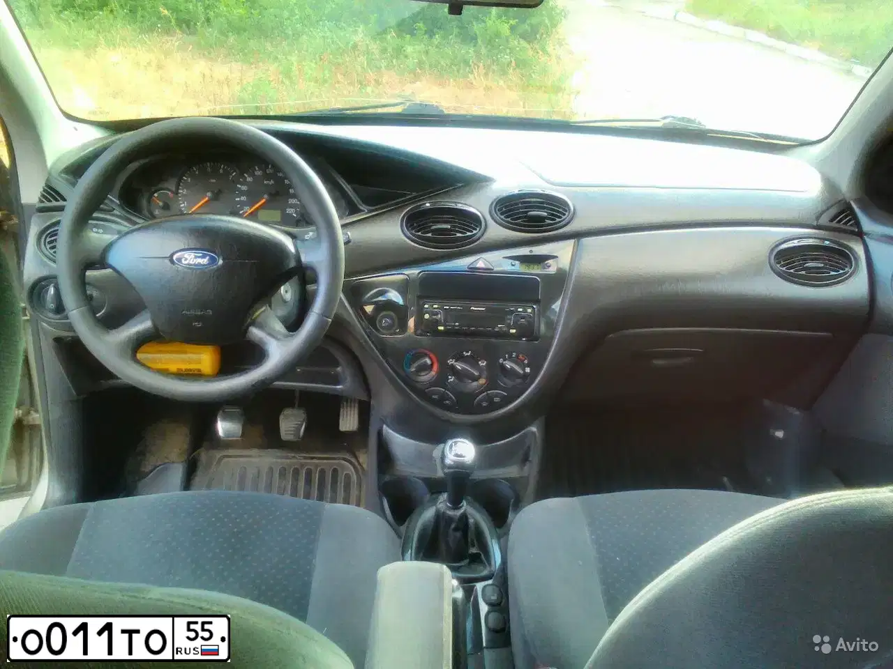 Фото автомобиля FORD FOCUS, 2003 — госномер О011ТО55. Цвет: СЕРО-БЕЖЕВЫЙ
