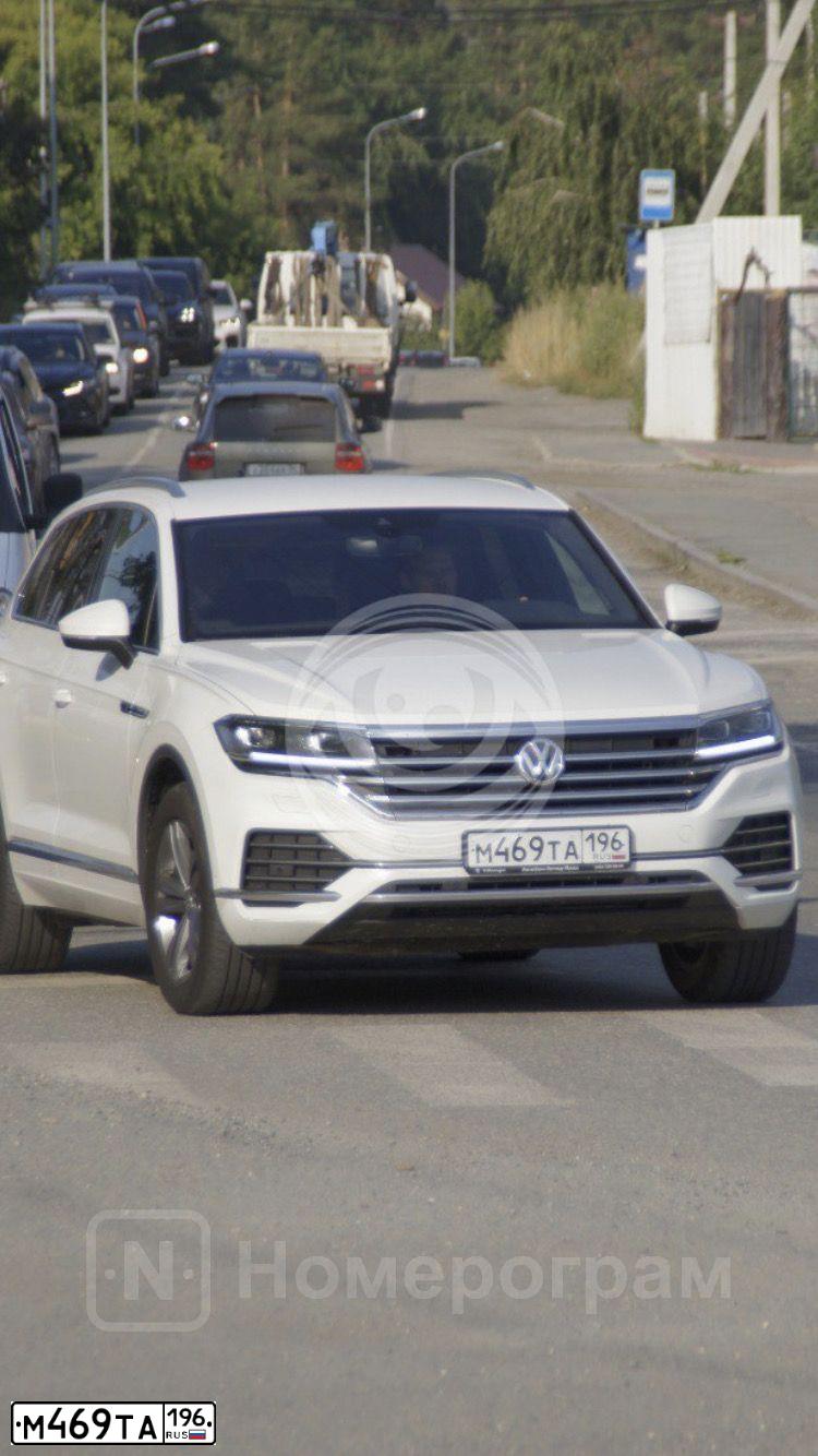 Фото автомобиля VOLKSWAGEN TOUAREG, 2019 — госномер М469ТА196. Цвет: БЕЛЫЙ