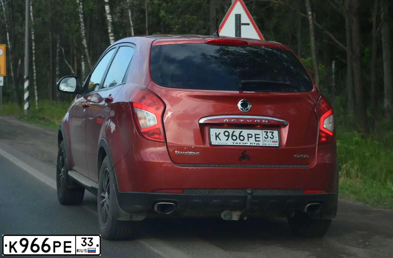 Фото автомобиля SSANGYONG ACTYON, 2014 — госномер К966РЕ33. Цвет: Красный