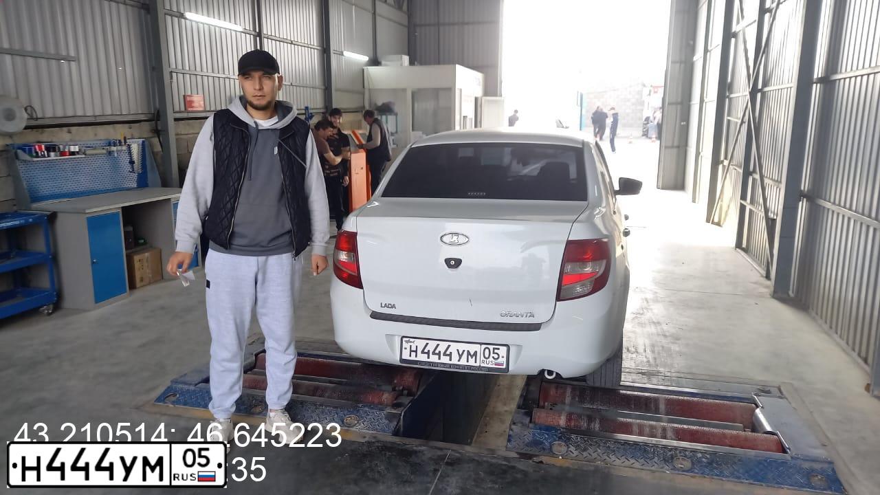 Фото автомобиля LADA 2190 GRANTA, 2014 — госномер Е918ОМ126. Цвет: Белый