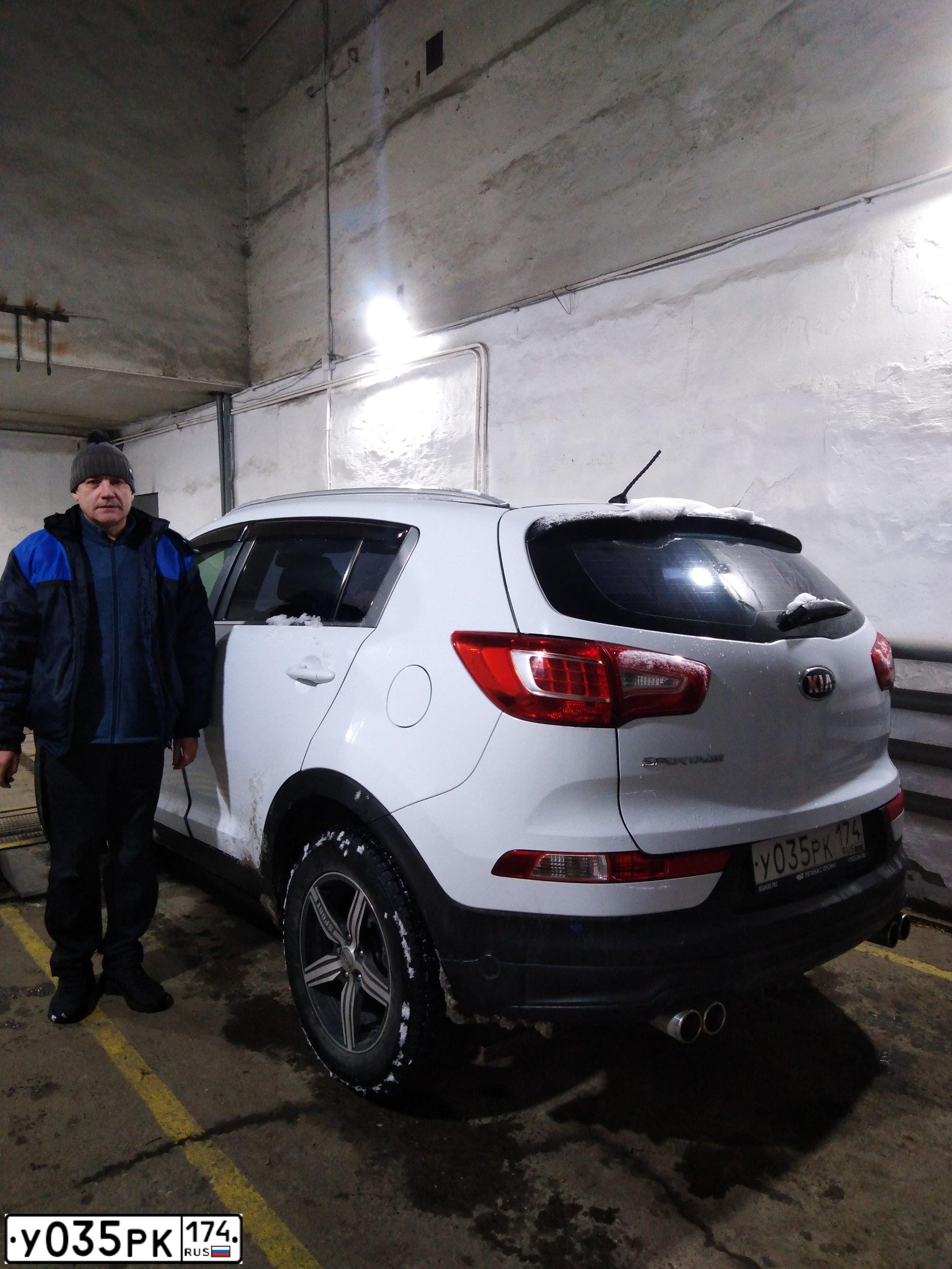 Фото автомобиля KIA SPORTAGE, 2013 — госномер Е668ВУ774. Цвет: Белый