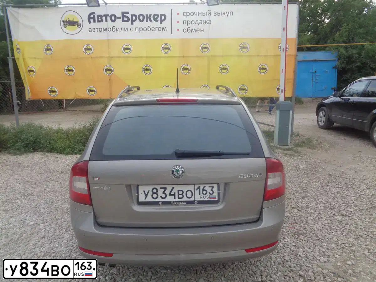 Фото автомобиля SKODA OCTAVIA, 2011 — госномер У834ВО163. Цвет: СЕРЫЙ