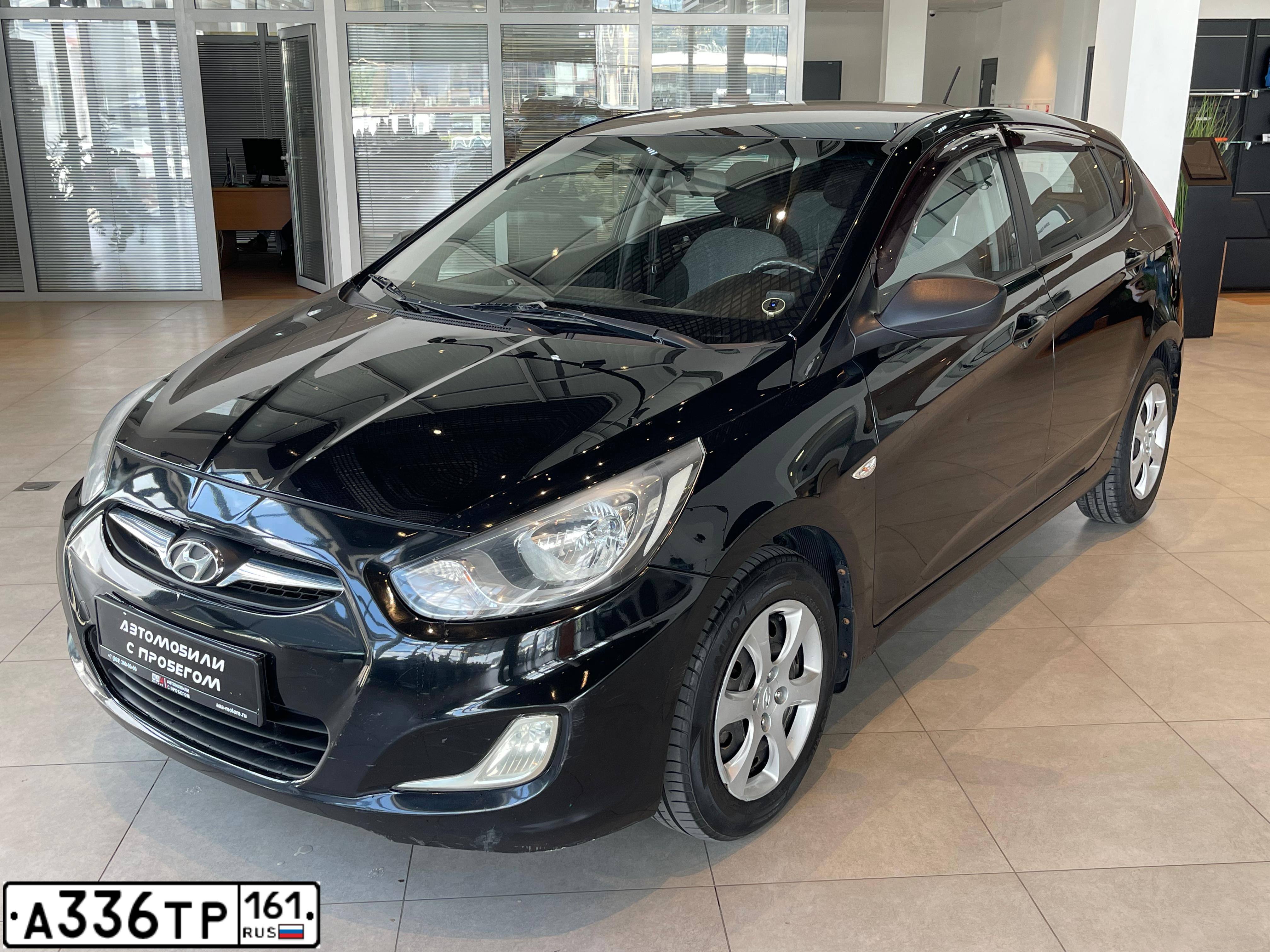 Фото автомобиля HYUNDAI SOLARIS, 2011 — госномер Т282ЕЕ181. Цвет: ЧЕРНЫЙ