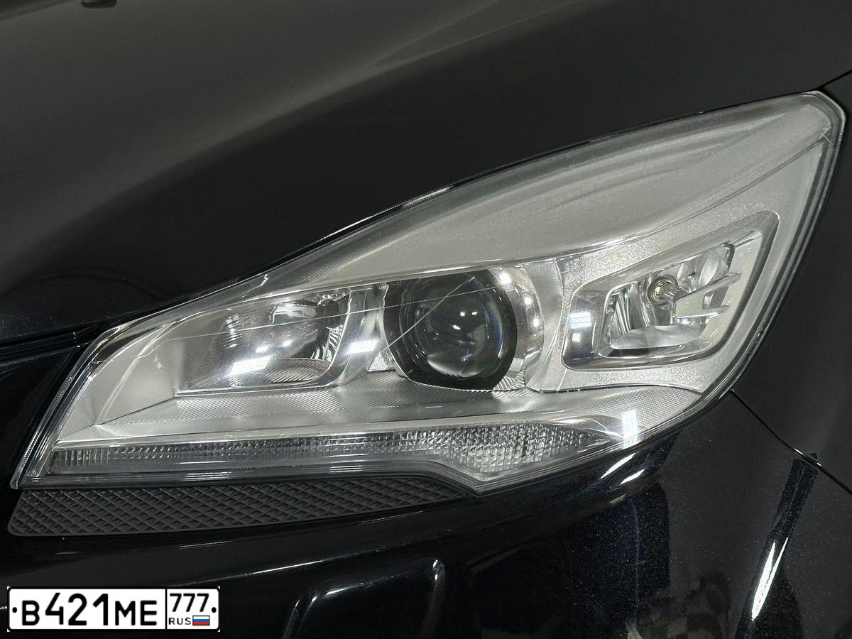 Фото автомобиля FORD KUGA, 2014 — госномер В421МЕ777. Цвет: ЧЕРНЫЙ