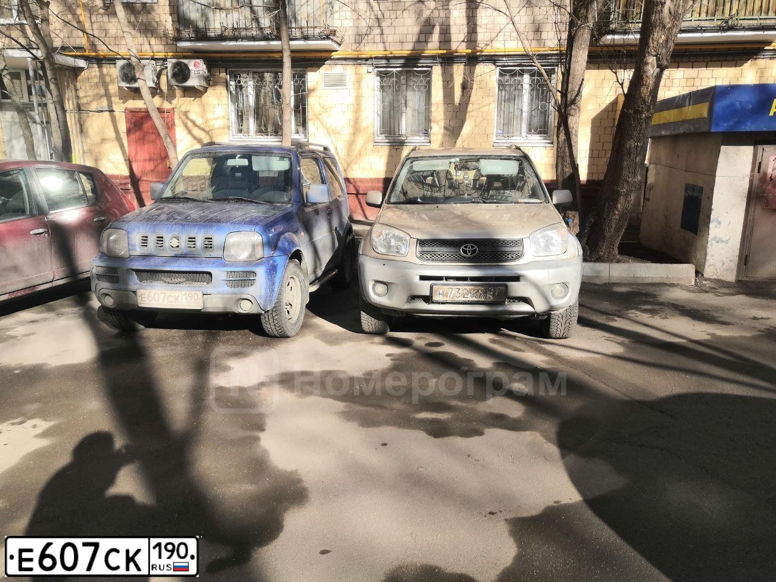 Фото автомобиля SUZUKI JIMNY, 2011 — госномер Е607СК190. Цвет: синий