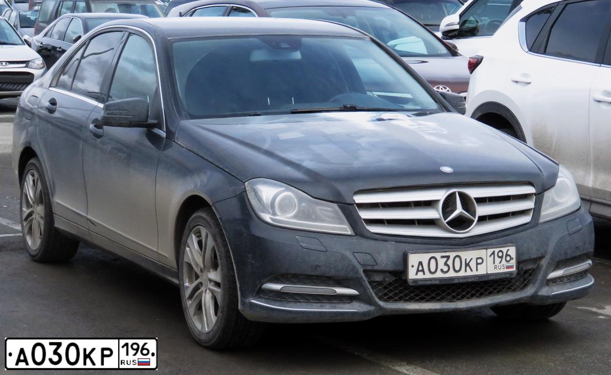 Фото автомобиля МЕРСЕДЕС-БЕНЦ Е 450 4МАТИК, 2019 — госномер Е216КС977. Цвет: ЧЕРНЫЙ
