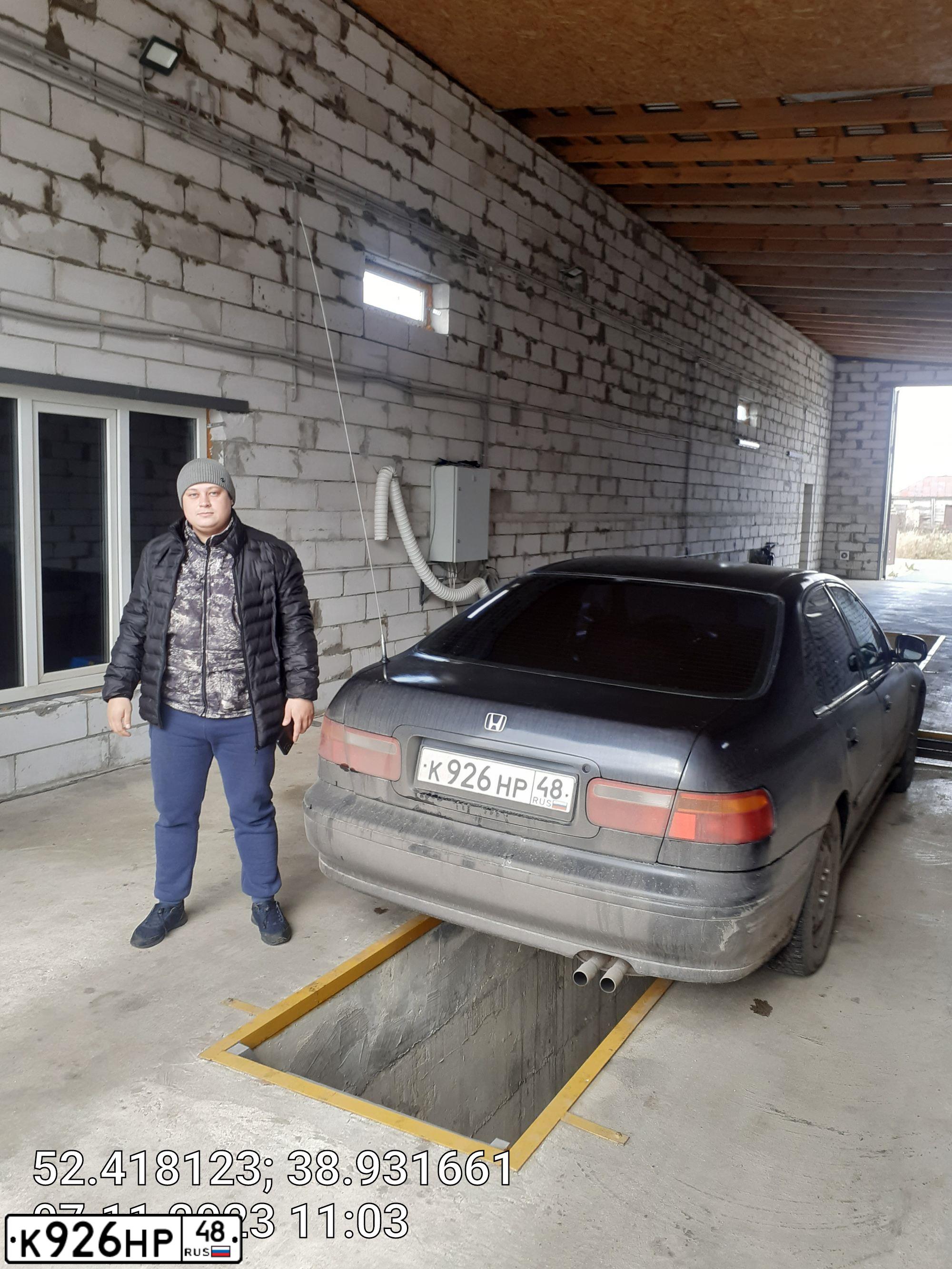 Фото автомобиля HONDA ACCORD, 1994 — госномер К926НР48. Цвет: ЧЕРНО-СИНИЙ