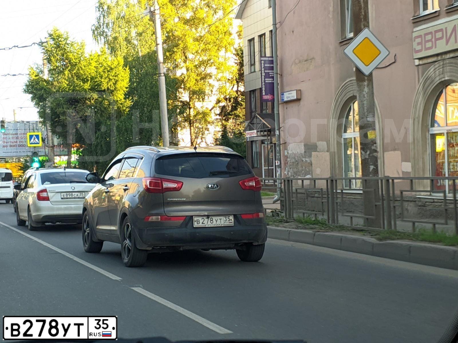 Фото автомобиля KIA SPORTAGE, 2012 — госномер В278УТ35. Цвет: Коричневый
