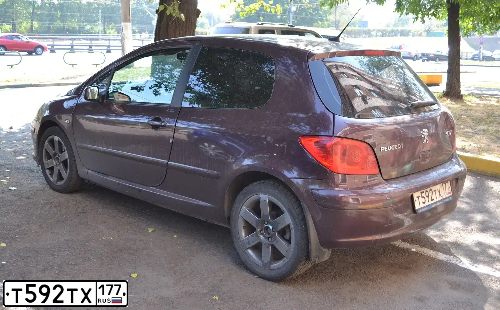 Фото автомобиля PEUGEOT 307, 2006 — госномер Т592ТХ177. Цвет: ФИОЛЕТОВЫЙ