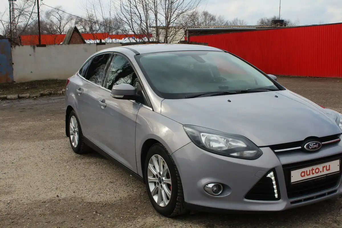 Фото автомобиля FORD FOCUS, 2012 — госномер Е225КК799. Цвет: СЕРО-ГОЛУБОЙ