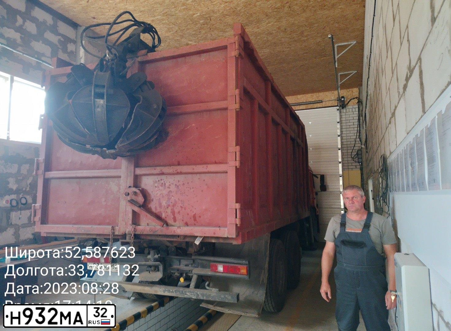 Фото автомобиля KAMAZ 65115 /6X4/, 2013 — госномер С400ОА77. Цвет: ОРАНЖЕВЫЙ