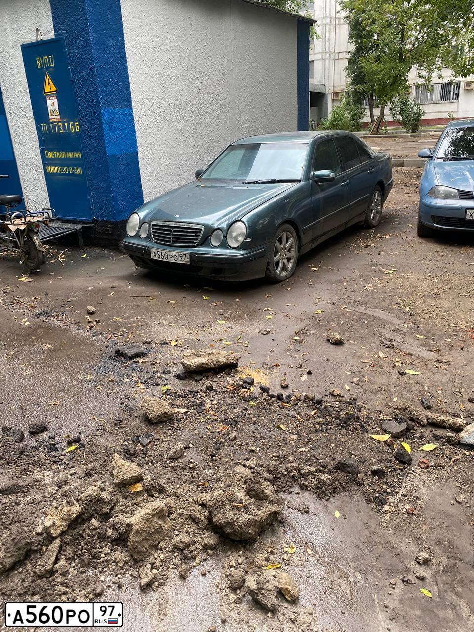 Фото автомобиля MERCEDES E-KLASSE, 2000 — госномер А560РО97. Цвет: ЗЕЛЕНЫЙ