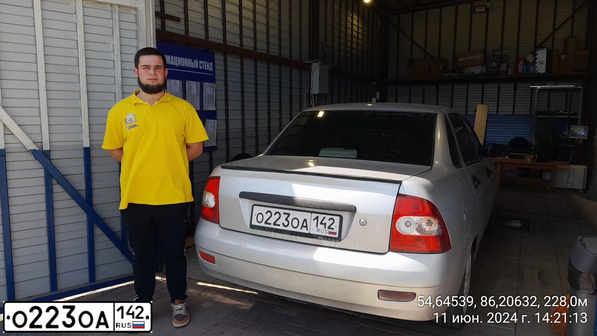 Фото автомобиля LADA 2170 PRIORA, 2008 — госномер Е306ОЕ142. Цвет: СВЕТЛО-СЕРЕБРИСТЫЙ МЕТАЛЛ