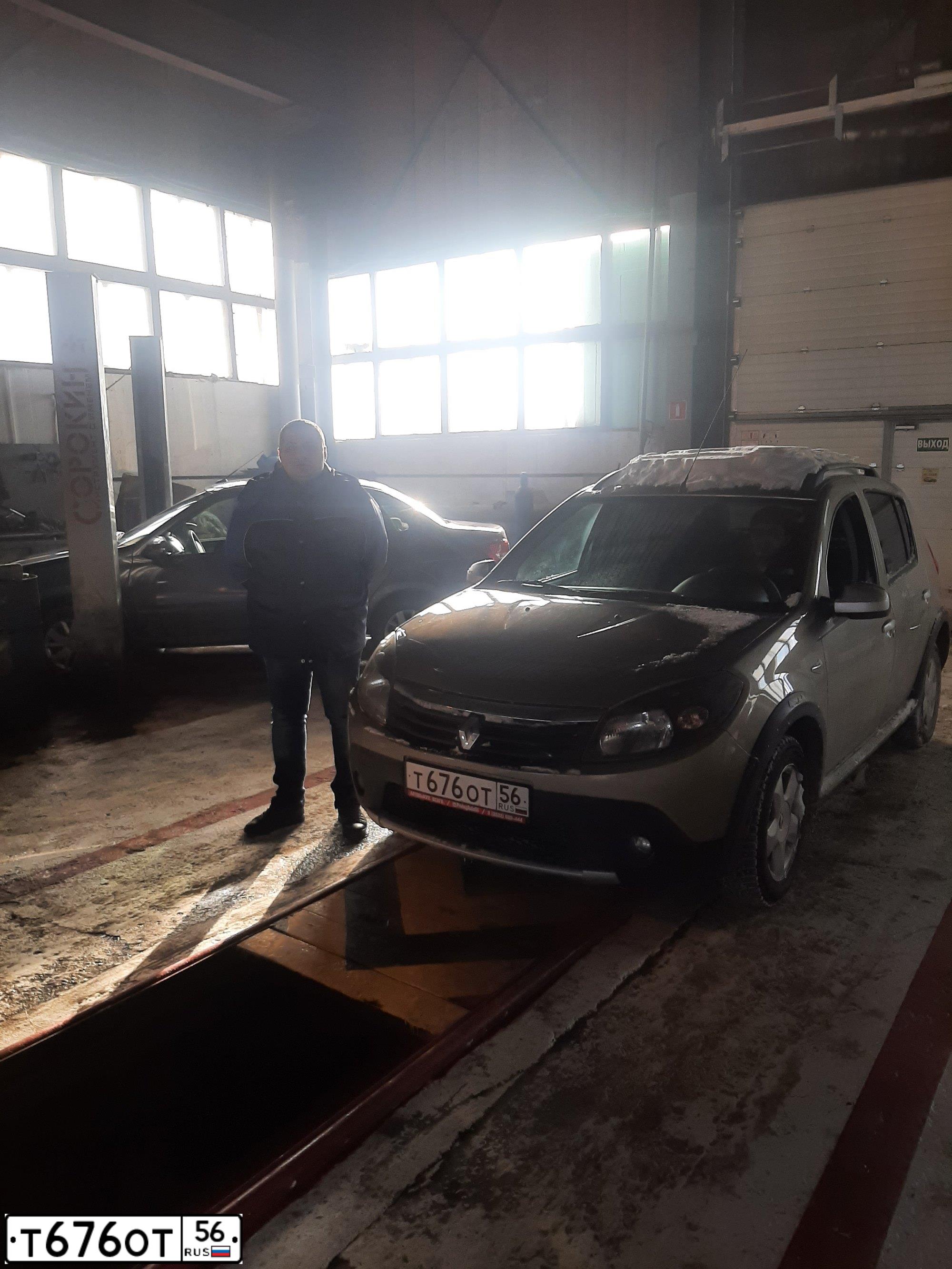 Фото автомобиля CHEVROLET LACETTI, 2012 — госномер В074ОХ156. Цвет: Красный
