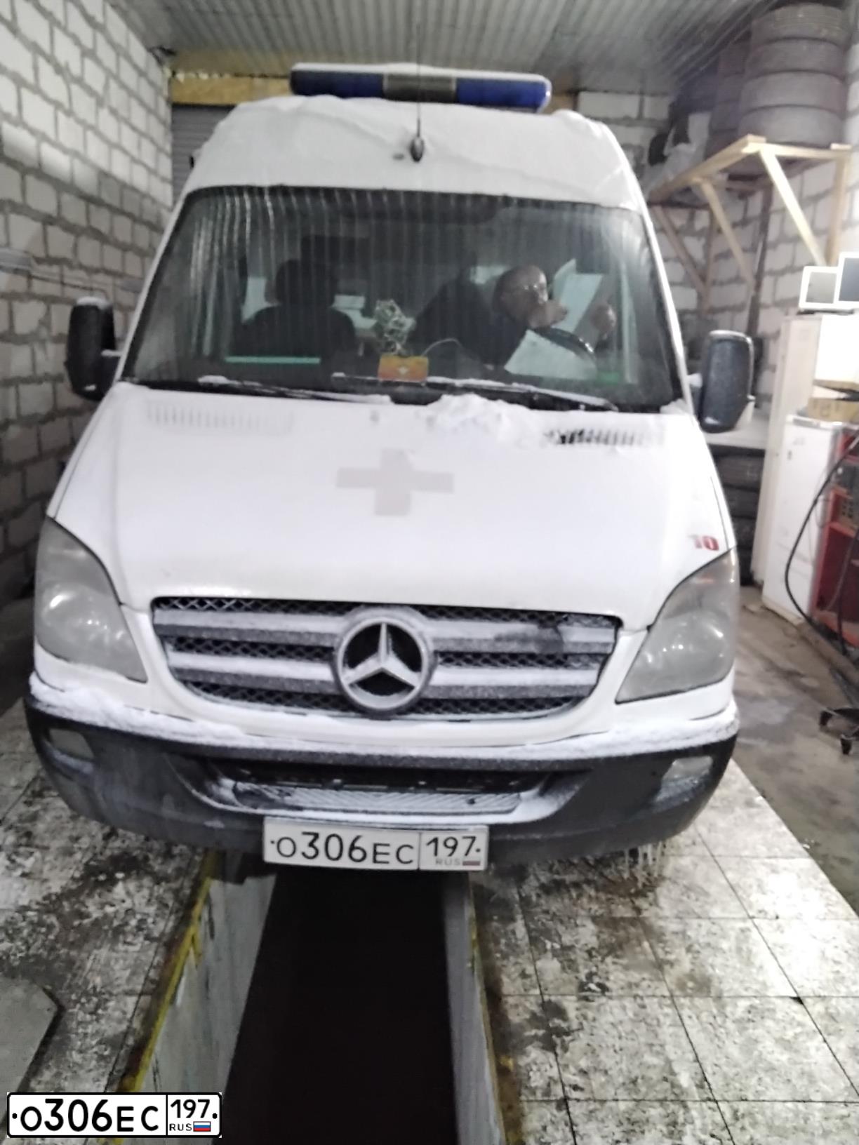Фото автомобиля MERCEDES SPRINTER, 2009 — госномер О306ЕС197. Цвет: ГОСТ Р50574-2002