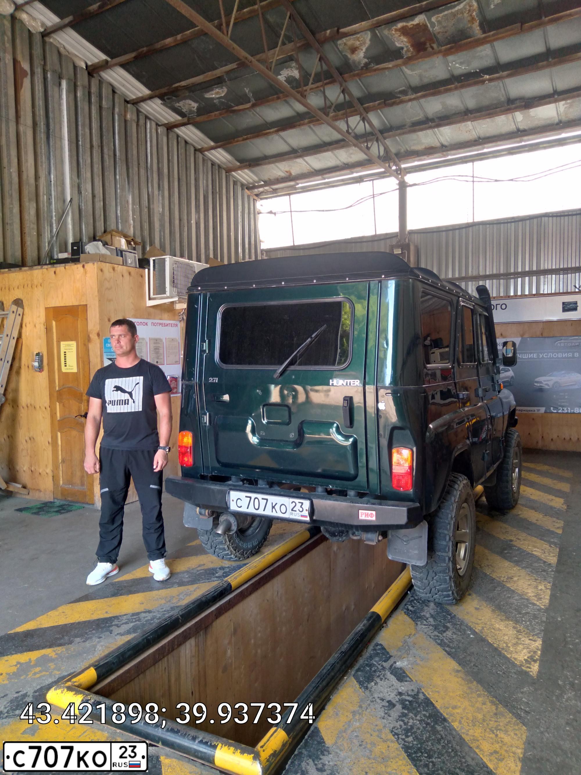 Фото автомобиля UAZ 3163 PATRIOT, 2009 — госномер У575ОО23. Цвет: Темно-зеленый