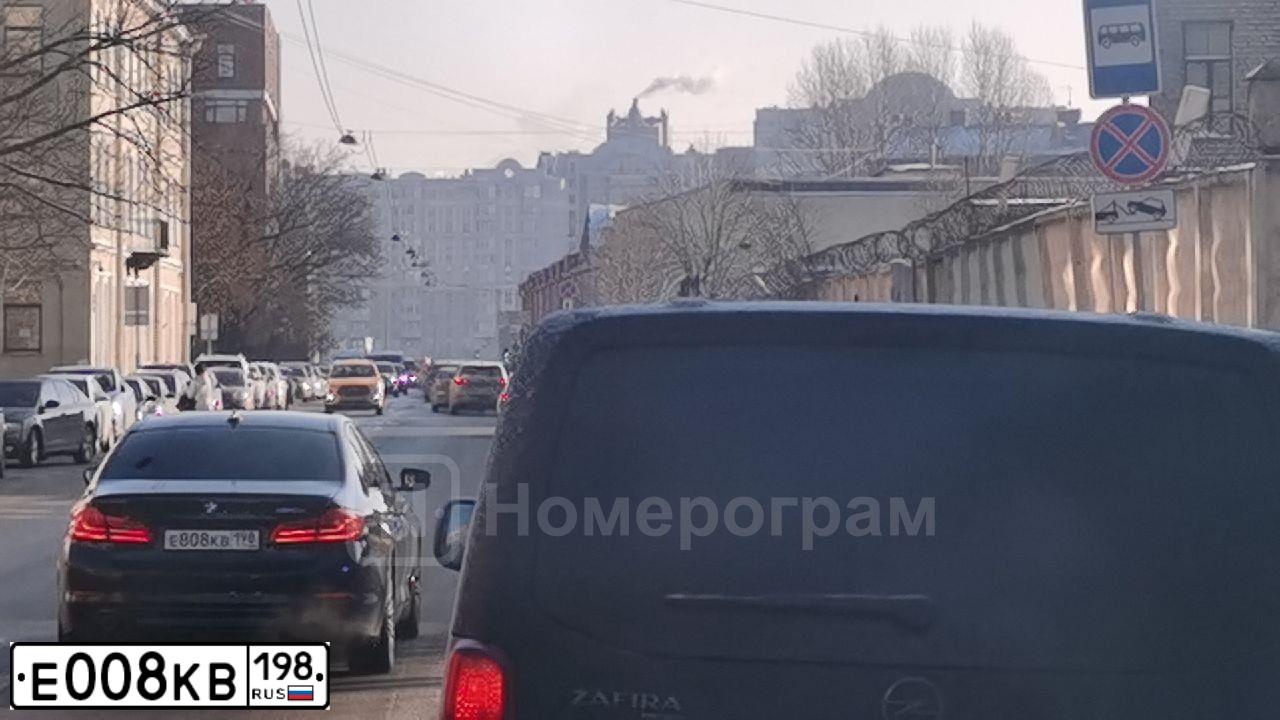 Фото автомобиля KIA CEE'D, 2019 — госномер Е008КВ198. Цвет: синий