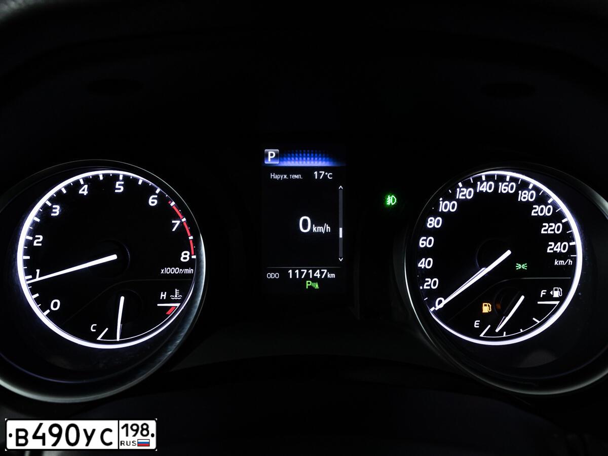 Фото автомобиля TOYOTA CAMRY, 2019 — госномер У617ЕС198. Цвет: ЧЕРНЫЙ МЕТАЛЛИК