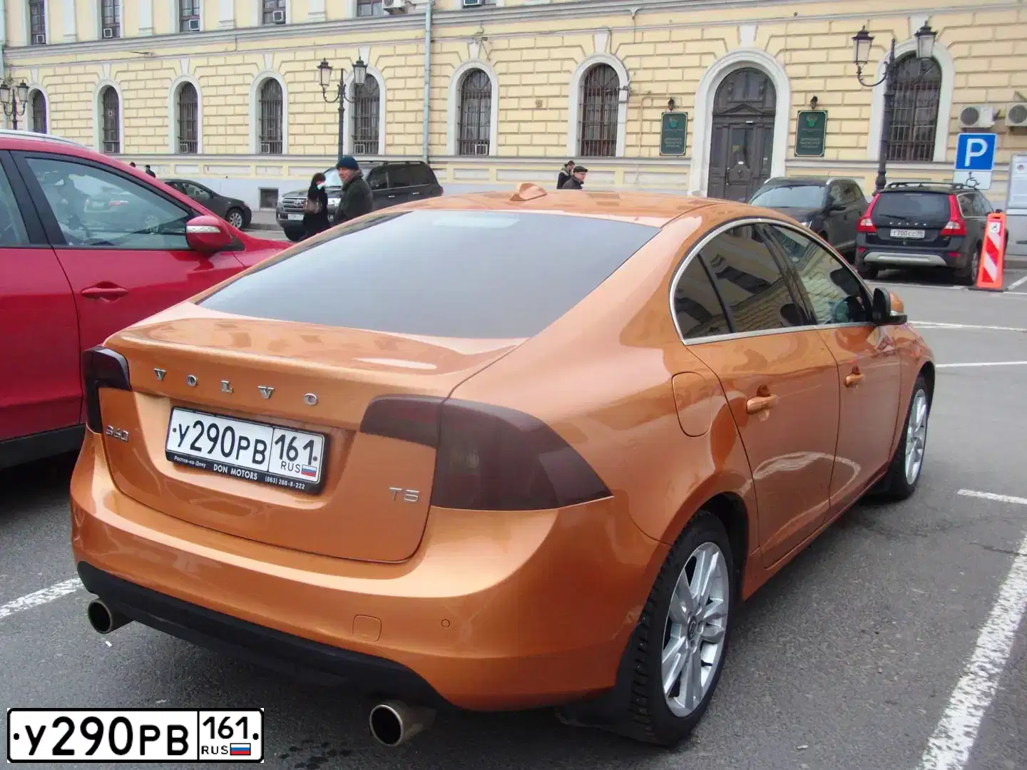 Фото автомобиля VOLVO S60, 2012 — госномер У290РВ161. Цвет: КОРИЧНЕВЫЙ ТЕМНЫЙ