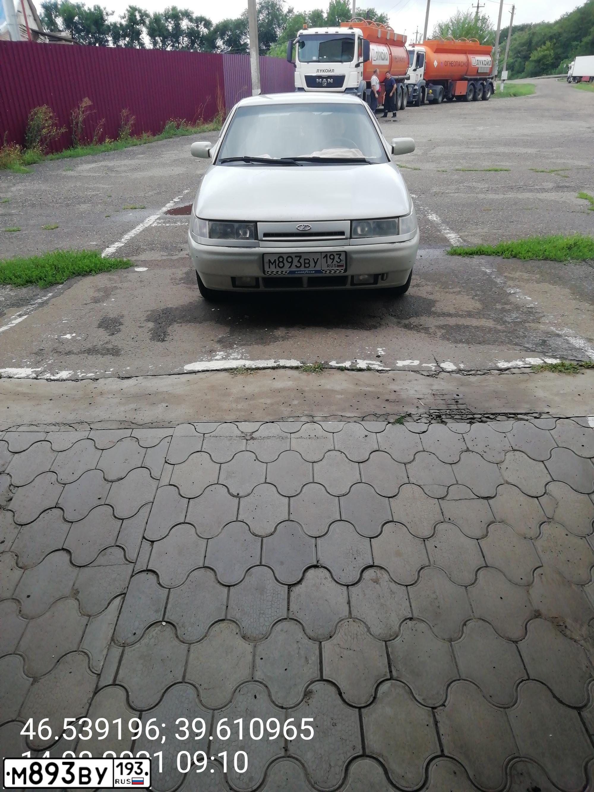 Фото автомобиля LADA 2112 LADA, 2004 — госномер Х877ОХ161. Цвет: МОЛОЧНО-БЕЛЫЙ СЕРЕБРИСТЫЙ ЧЕРНЫЙ