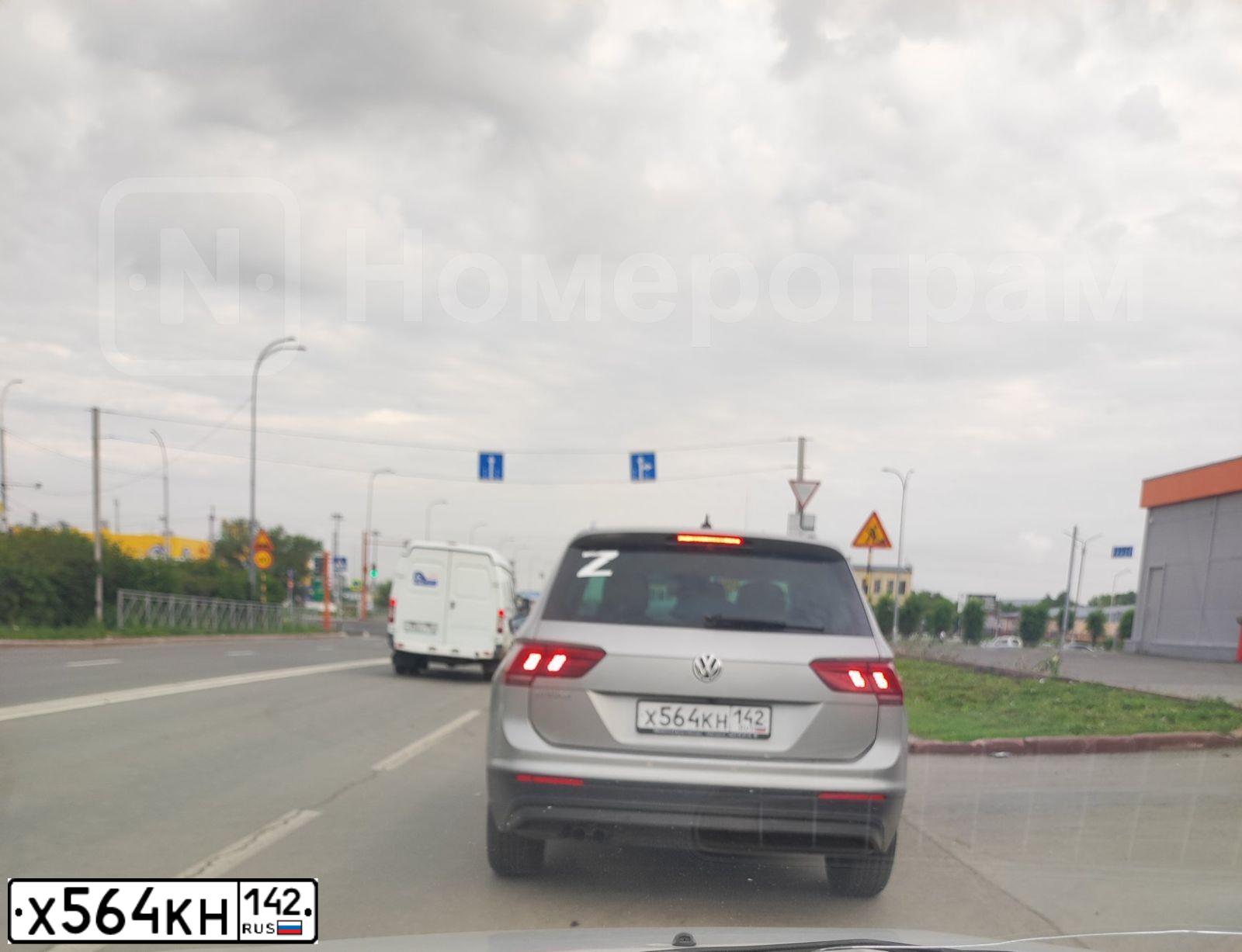 Фото автомобиля VOLKSWAGEN TIGUAN, 2019 — госномер Х564КН142. Цвет: Серебристый