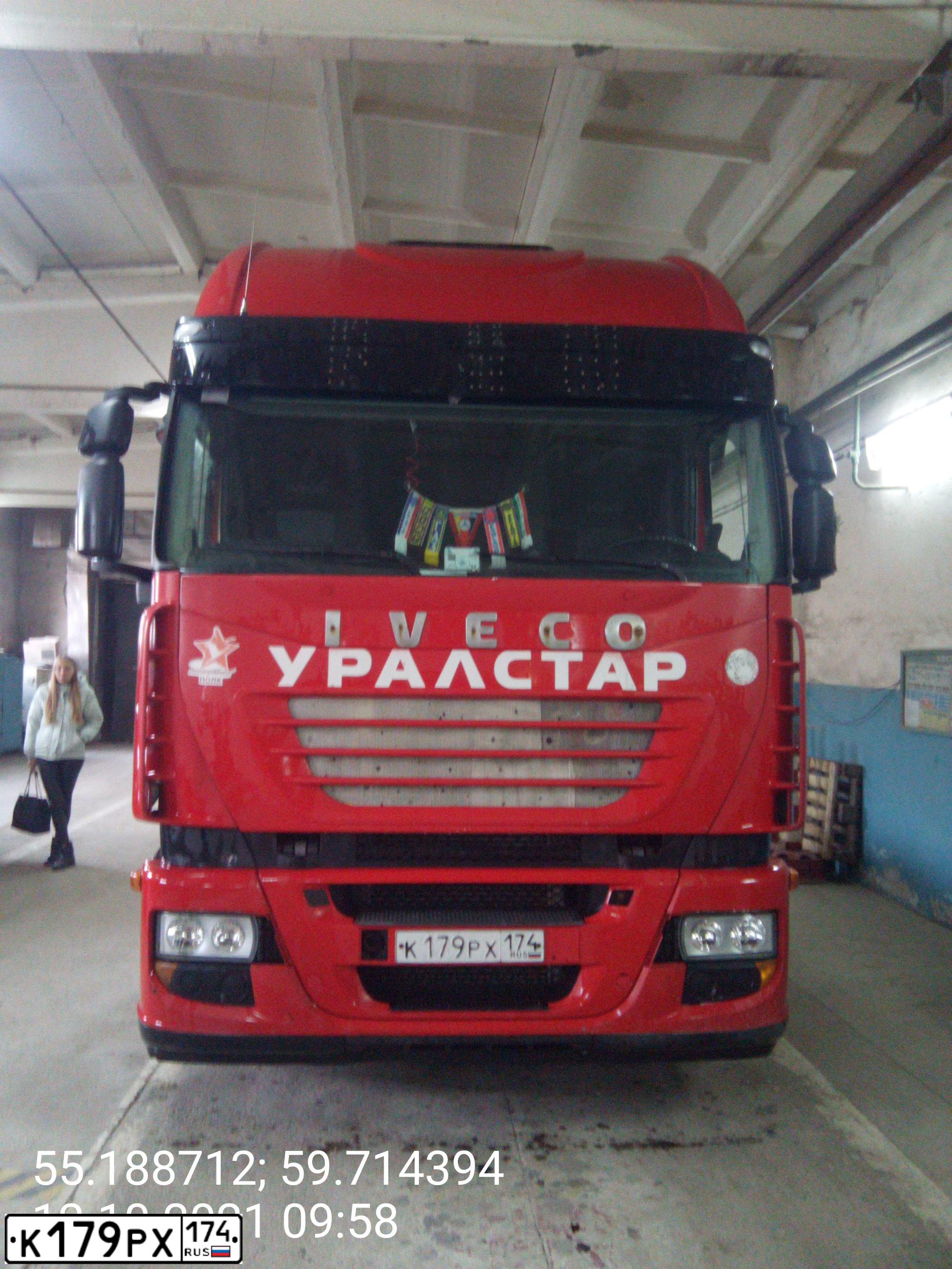 Фото автомобиля IVECO STRALIS, 2008 — госномер Т643ВЕ174. Цвет: КРАСНЫЙ