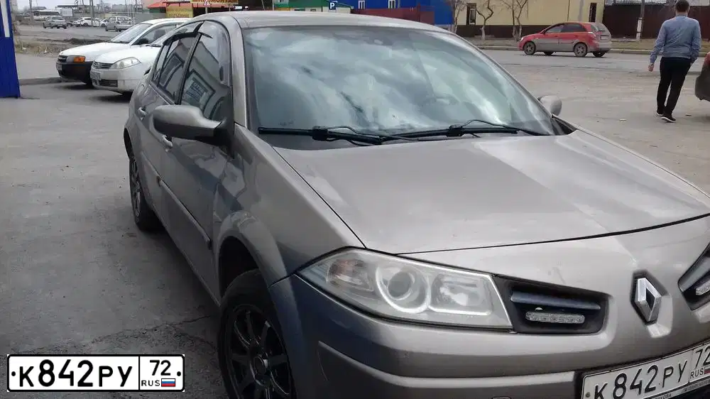Фото автомобиля RENAULT MEGANE, 2008 — госномер К842РУ72. Цвет: БЕЖЕВЫЙ