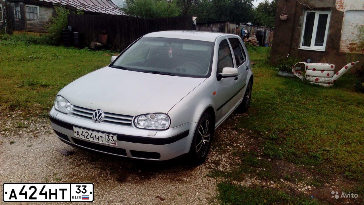 Фото автомобиля VOLKSWAGEN GOLF, 1998 — госномер Т818ТУ33. Цвет: Серебристый
