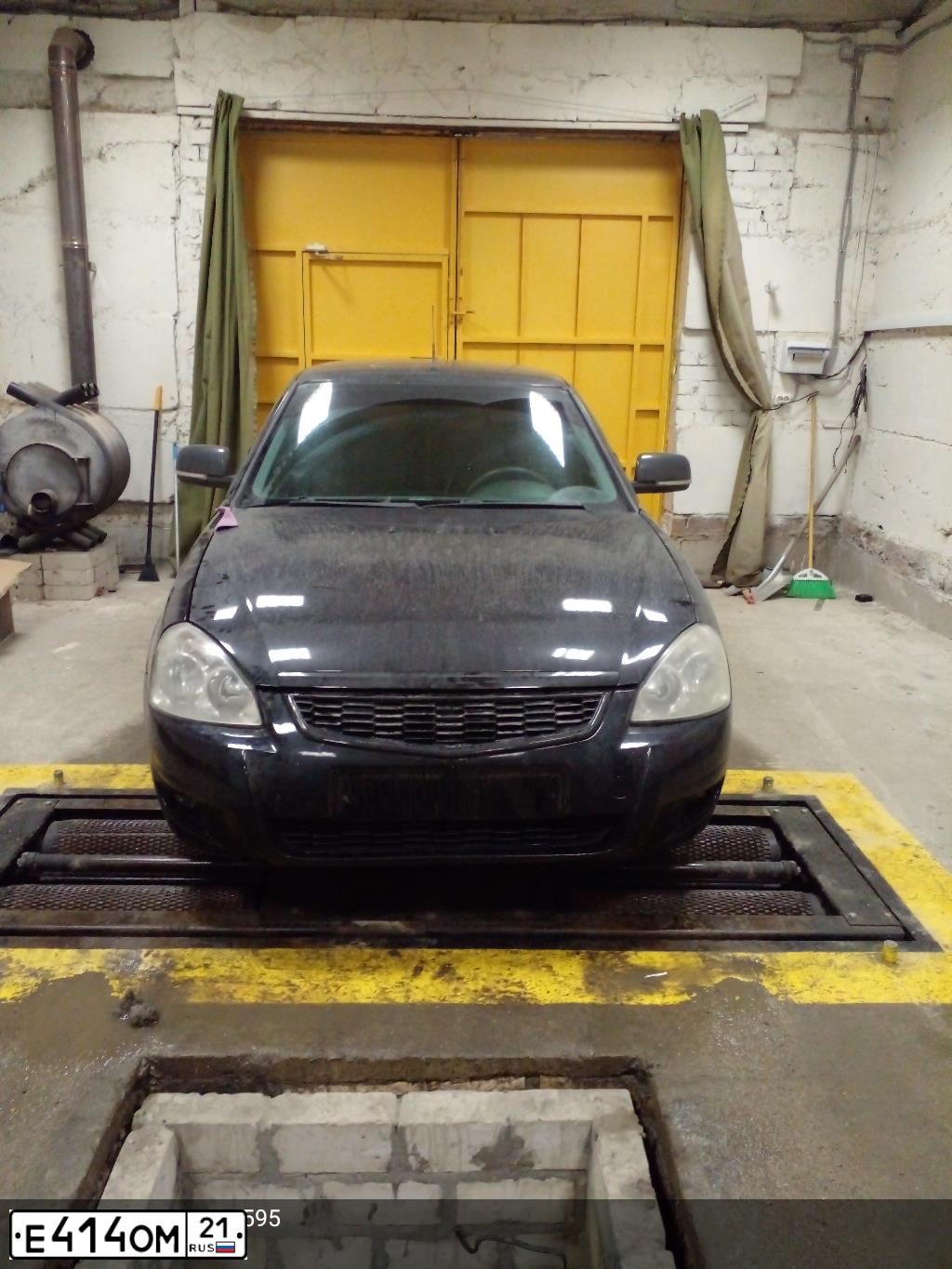 Фото автомобиля LADA 2170 PRIORA, 2012 — госномер Е414ОМ21. Цвет: Сине-Черный