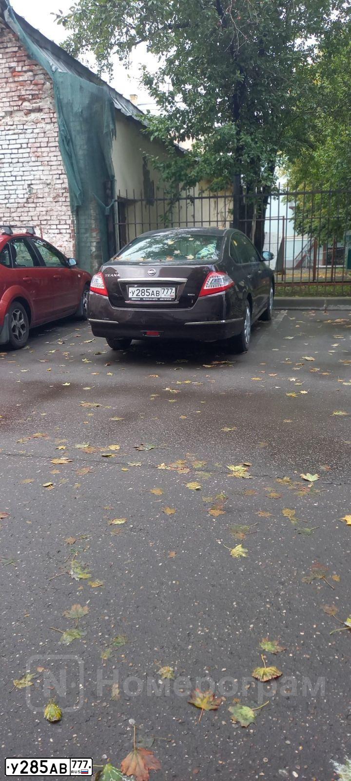 Фото автомобиля NISSAN TEANA, 2013 — госномер У285АВ777. Цвет: ВИШНЕВЫЙ ТЕМНЫЙ