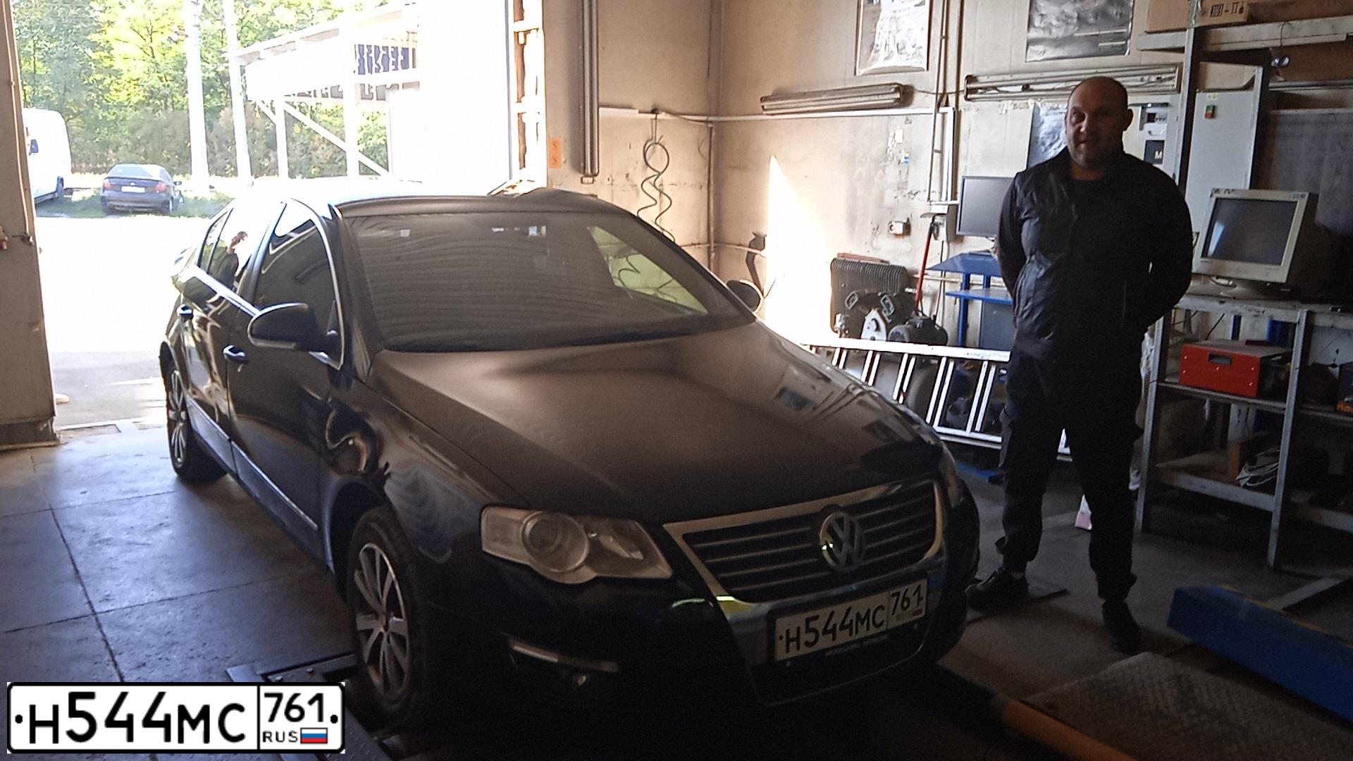 Фото автомобиля VOLKSWAGEN PASSAT, 2006 — госномер М353ЕР190. Цвет: ЧЕРНЫЙ