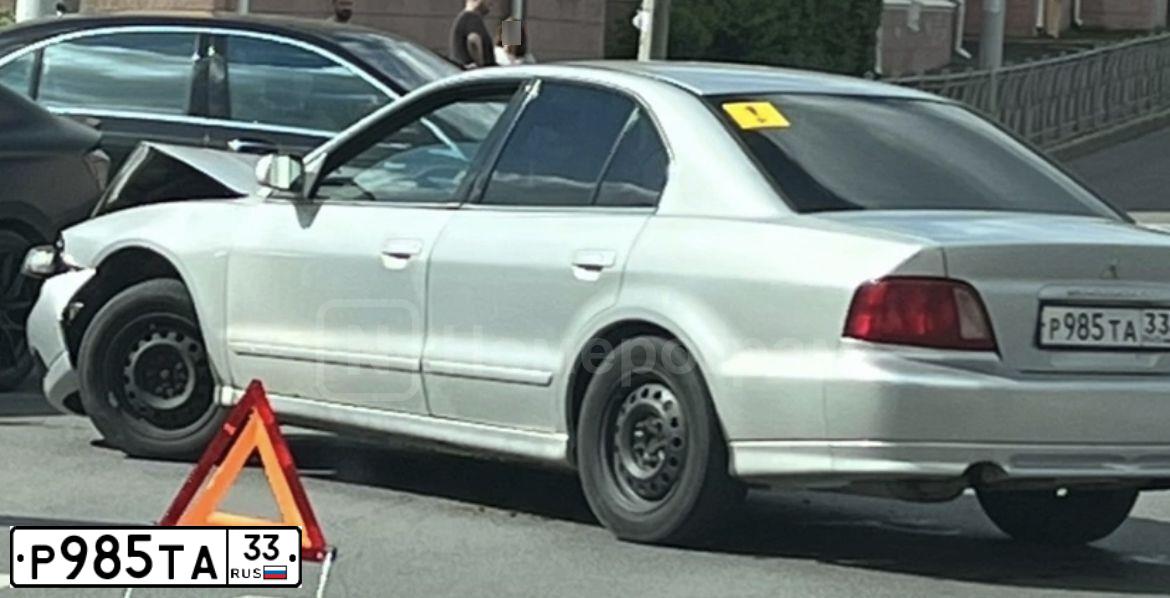 Фото автомобиля MITSUBISHI GALANT, 2002 — госномер А625ХК33. Цвет: СЕРЫЙ МЕТАЛЛИК