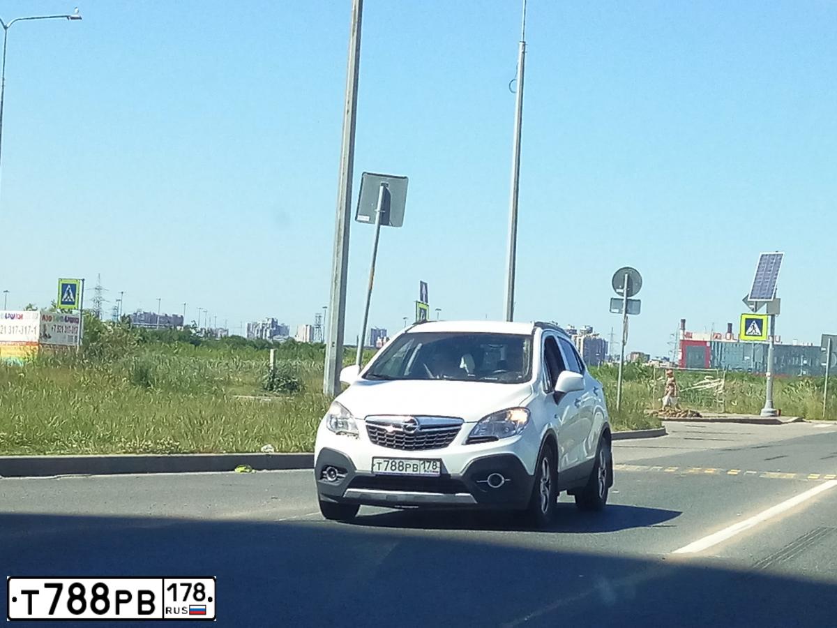 Фото автомобиля OPEL MOKKA, 2014 — госномер Т788РВ178. Цвет: БЕЛЫЙ