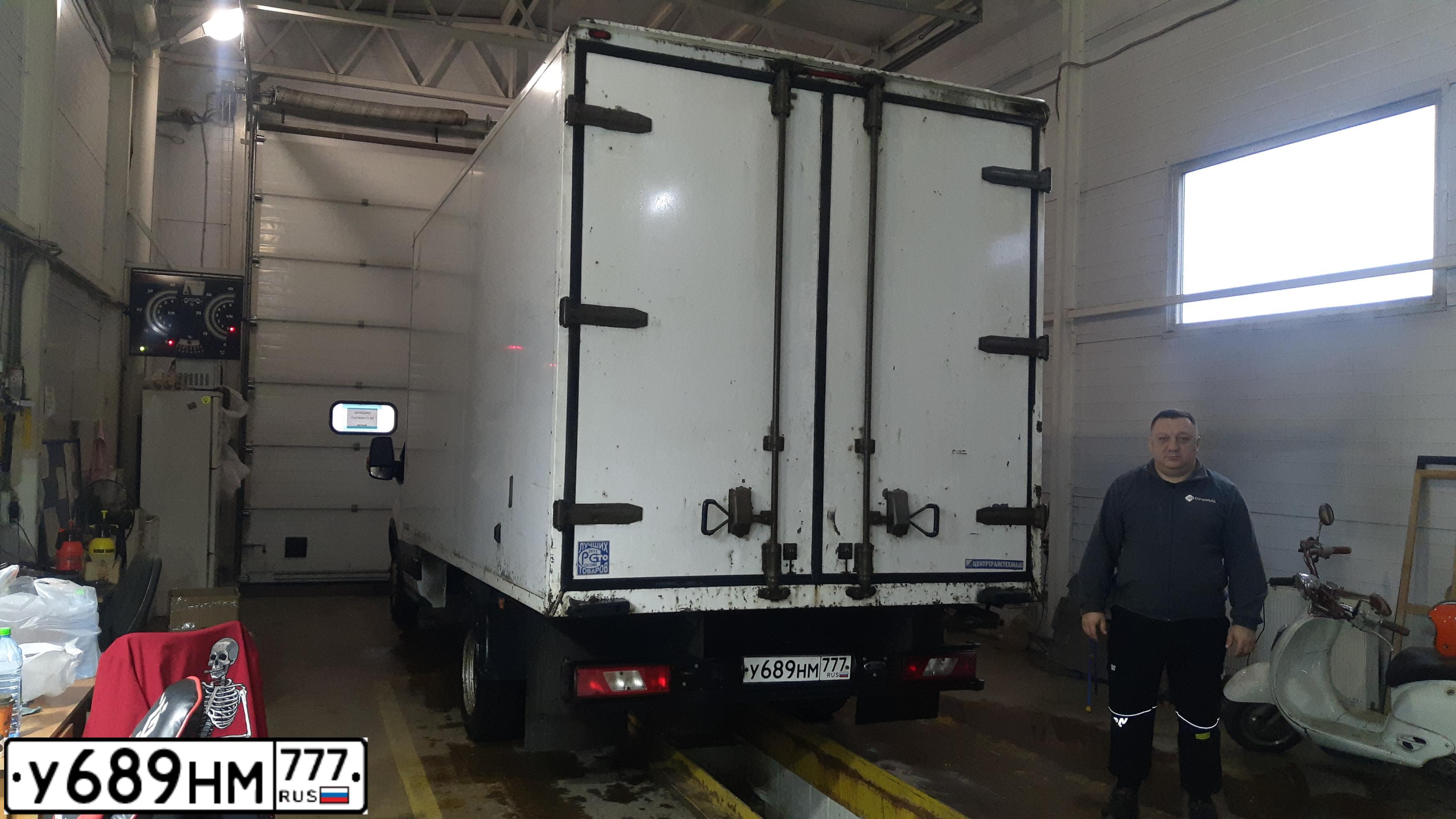 Фото автомобиля FORD TRANSIT, 2015 — госномер М912РС13. Цвет: Белый