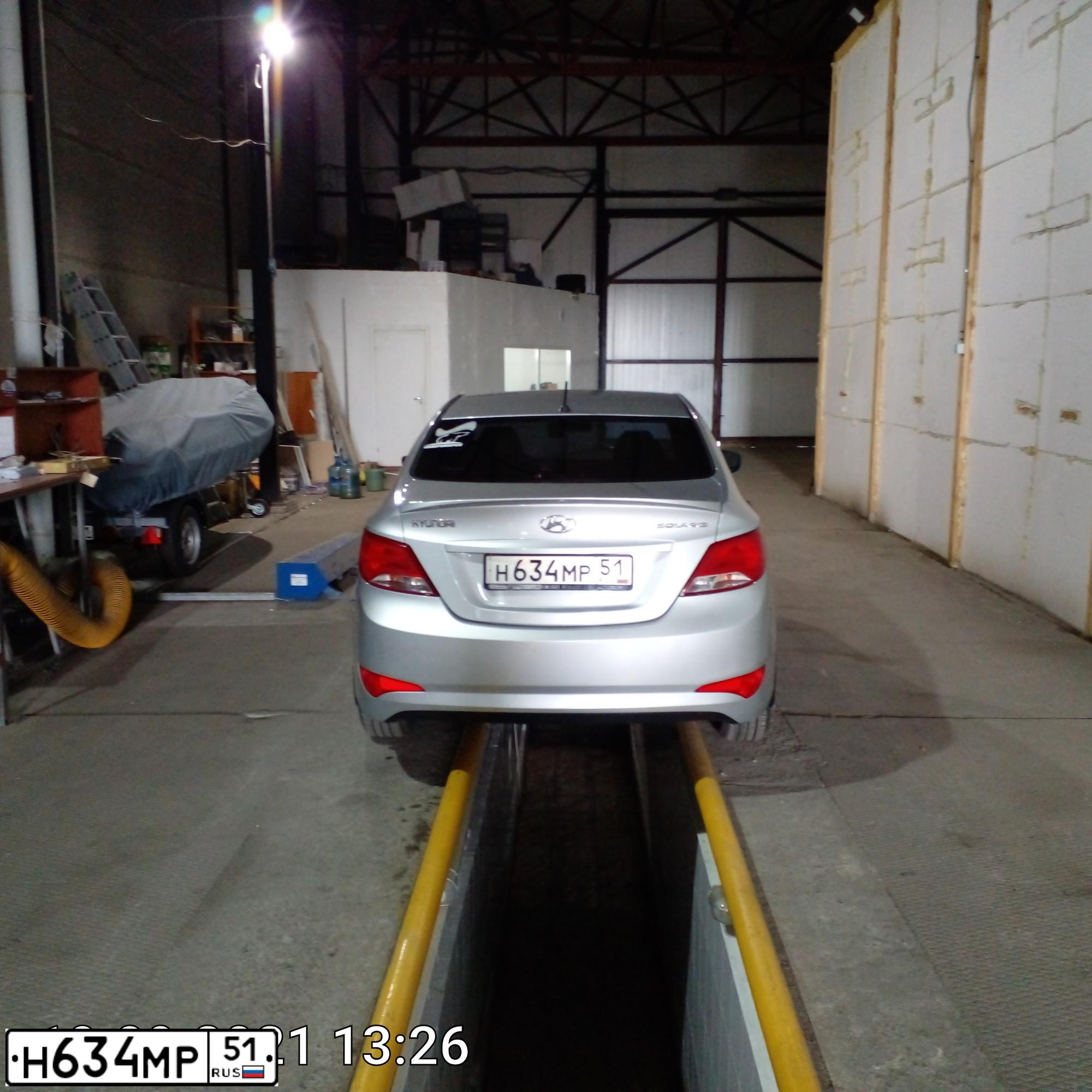 Фото автомобиля HYUNDAI SOLARIS, 2014 — госномер Н634МР51. Цвет: СЕРЕБРИСТЫЙ