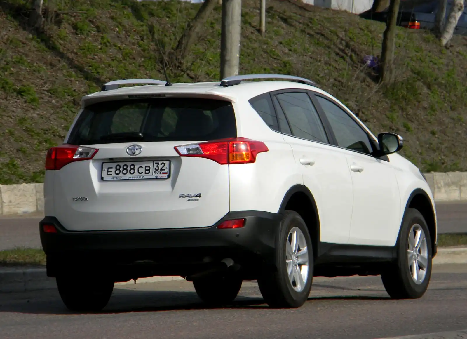 Фото автомобиля LEXUS NX, 2016 — госномер Е888СВ32. Цвет: Белый
