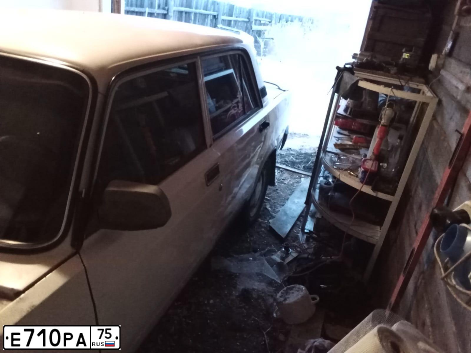 Фото автомобиля LADA 2107, 2006 — госномер Е710РА75. Цвет: БЕЛЫЙ