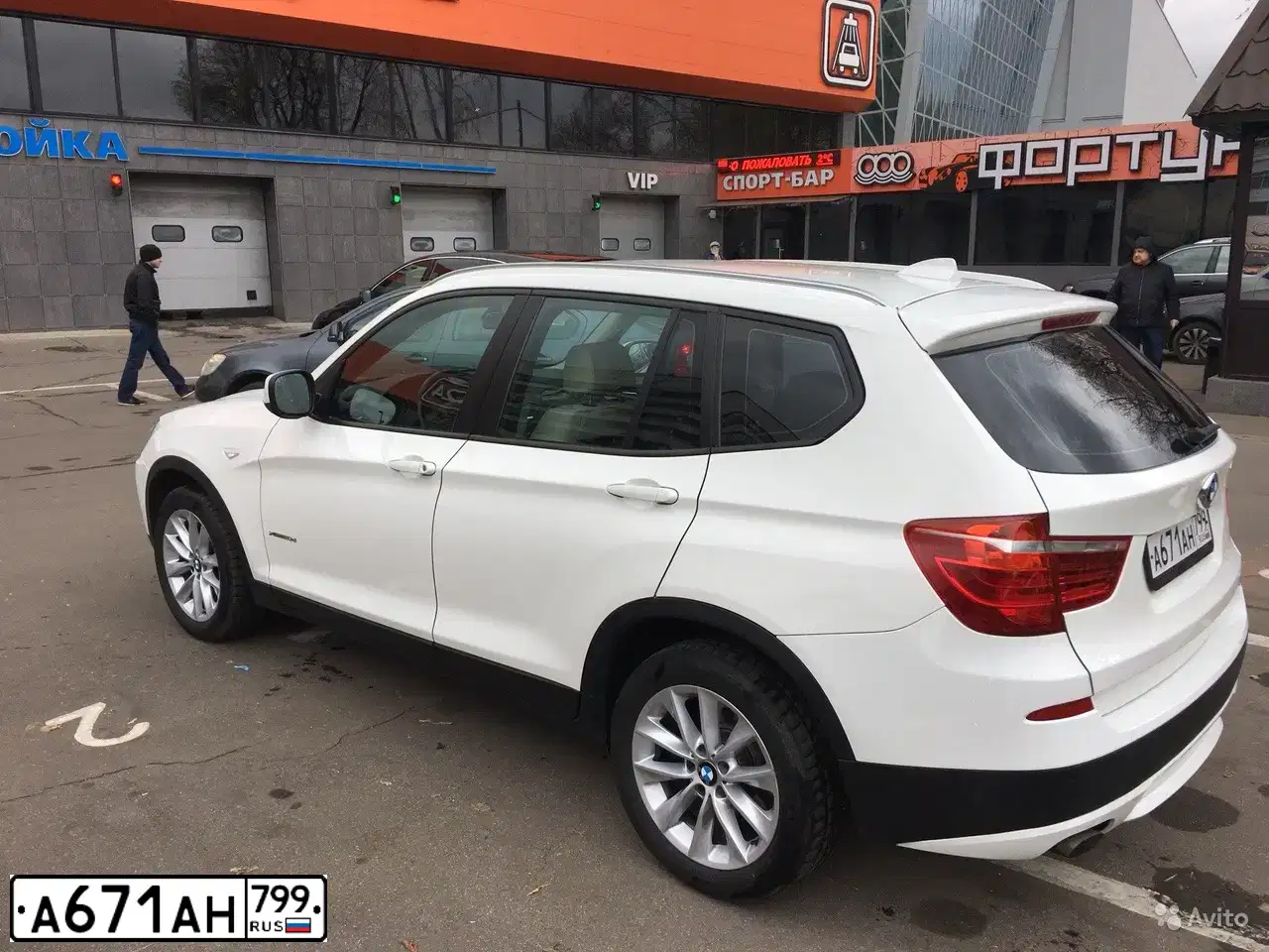 Фото автомобиля BMW X3, 2012 — госномер А671АН799. Цвет: Белый