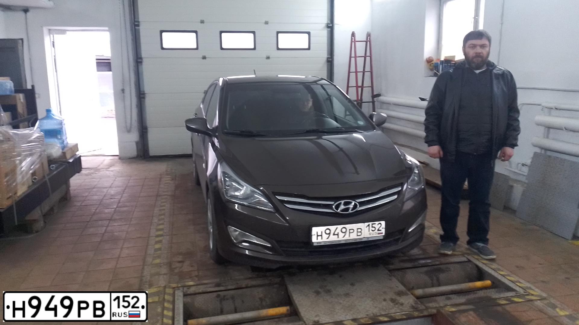 Фото автомобиля HYUNDAI SOLARIS, 2015 — госномер К410УУ799. Цвет: Коричневый
