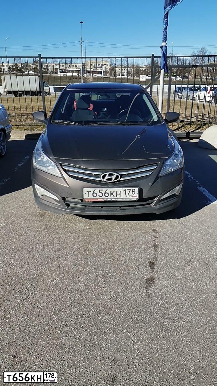 Фото автомобиля HYUNDAI SOLARIS, 2015 — госномер Е276ТЕ53. Цвет: Коричневый