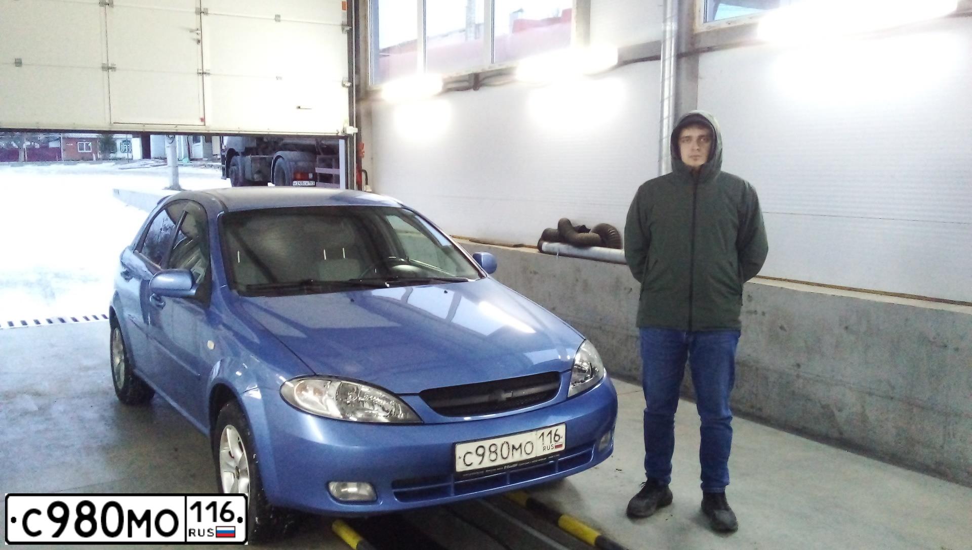 Фото автомобиля CHEVROLET LACETTI, 2007 — госномер С980МО116. Цвет: синий
