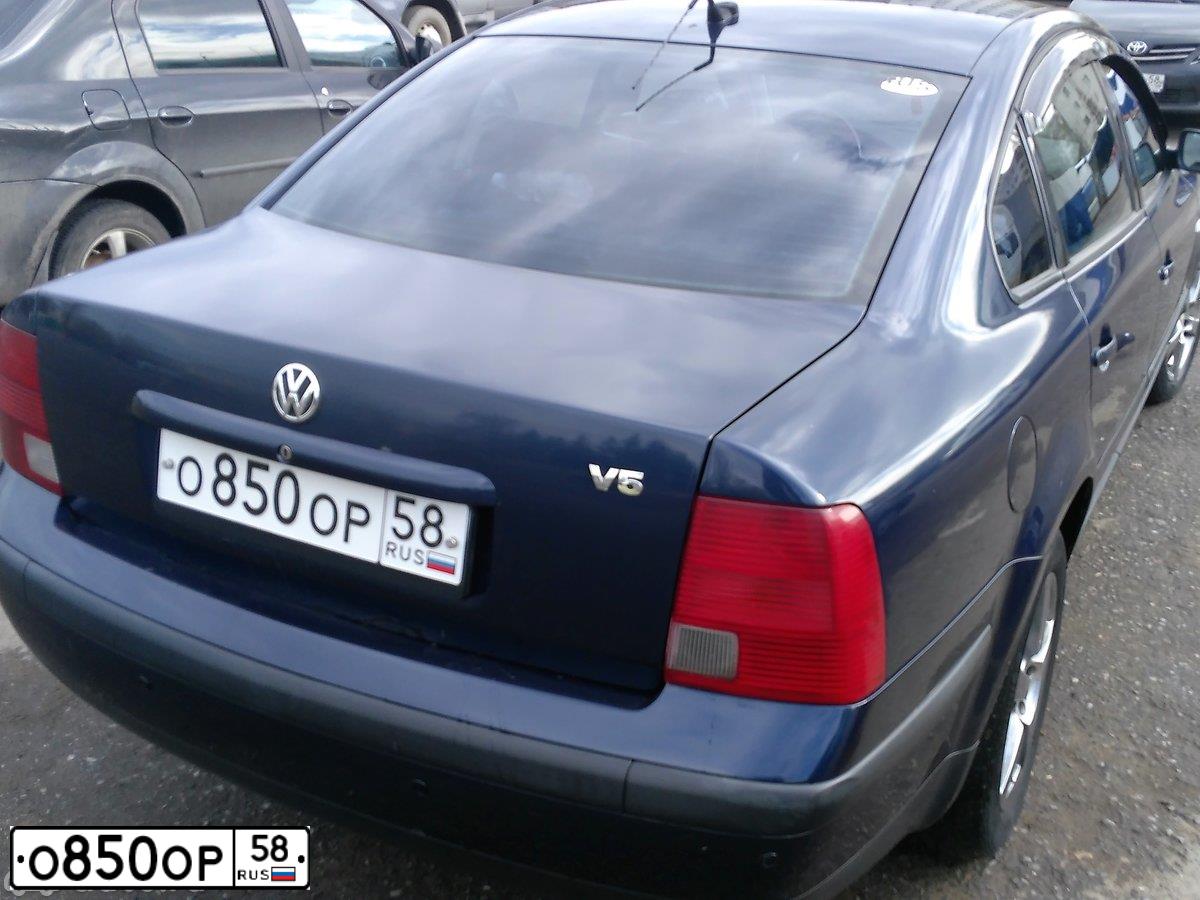 Фото автомобиля VOLKSWAGEN PASSAT, 1999 — госномер О850ОР58. Цвет: синий
