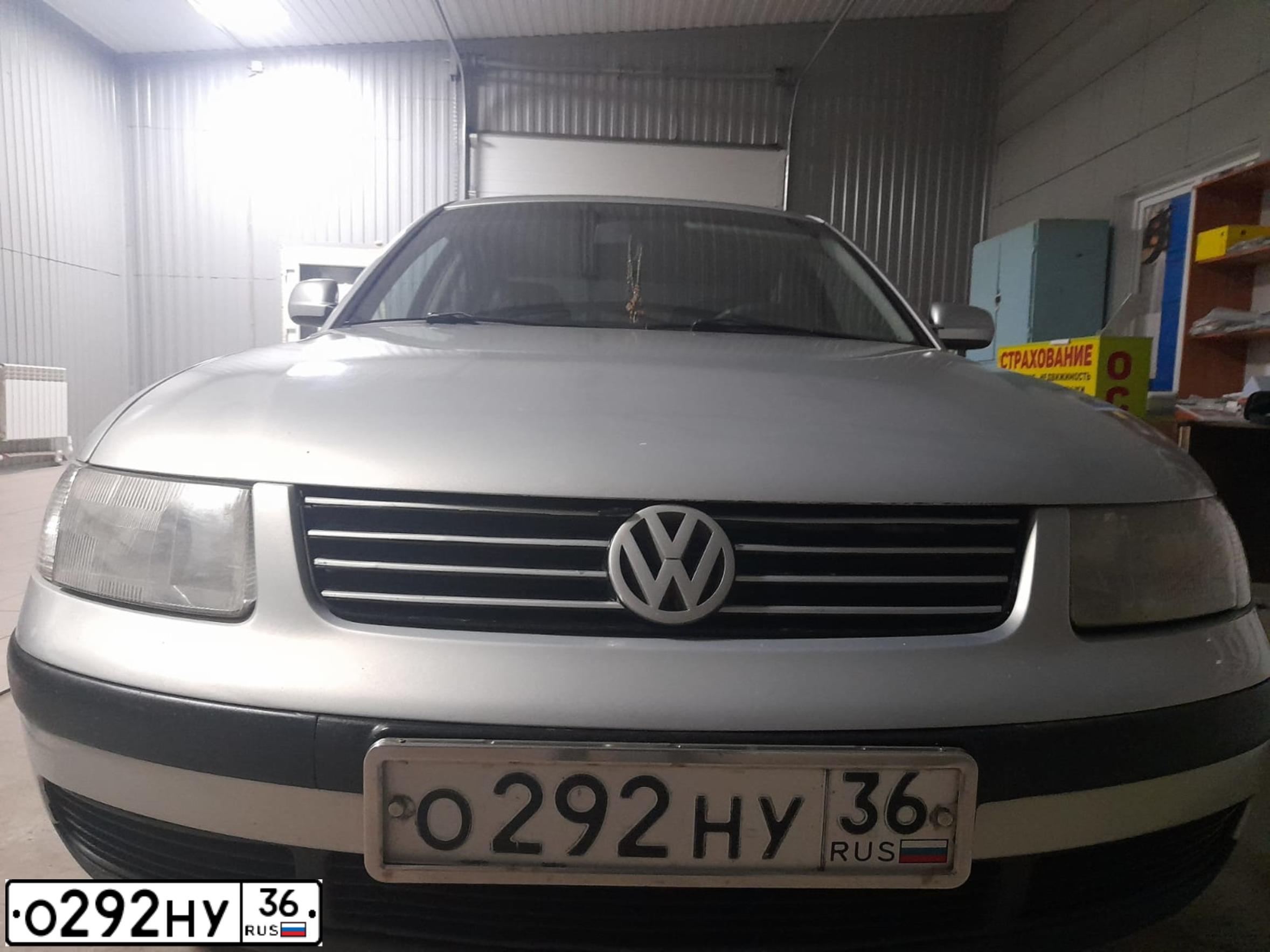 Фото автомобиля VOLKSWAGEN PASSAT, 1998 — госномер О281СУ46. Цвет: СЕРЕБРИСТЫЙ