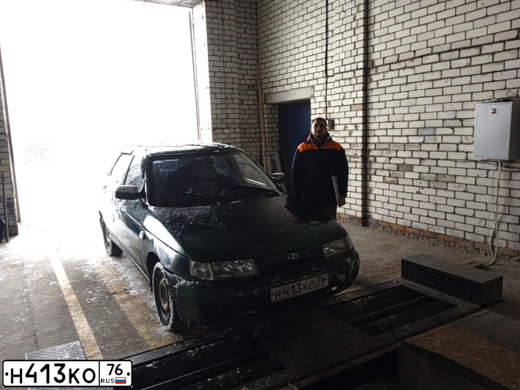 Фото автомобиля LADA 2112, 2003 — госномер О746ОА32. Цвет: Темно-зеленый